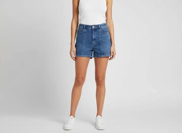 białe krótkie spodenki: Szorty damskie, rozmiar M — 1