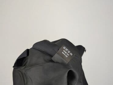 Ubrania męskie: Męska kamizelka garniturowa, czarna, w delikatny prążek. Cechy: - — 5