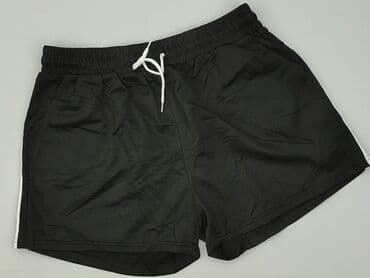 krótkie spodenki i czarne adidasy: Shorts for women, size S — 1