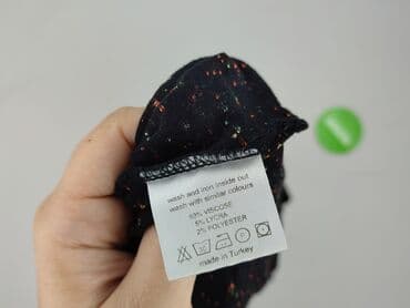 czarne t shirty damskie w serek: T-shirt damski, rozmiar S — 4