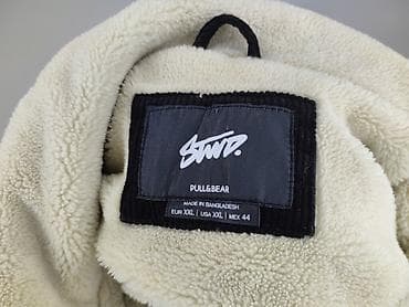 pull and bear bluzy z kapturem: Męska kurtka Pull&Bear – model z kołnierzem ze sztucznego baranka — 4