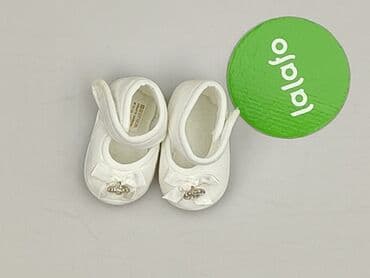 born2be czarne sandały: Buciki niemowlęce, 15 i mniejsze, stan - Bardzo dobry — 2