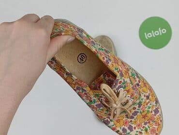 czarna sukienka i białe trampki: Trampki damskie, rozmiar 40 — 8