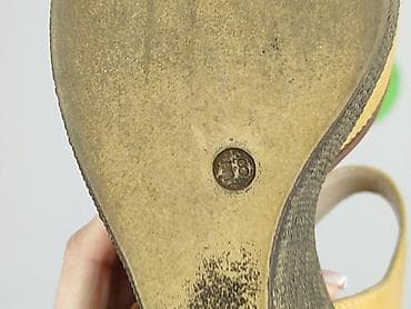 stradivarius klapki na platformie: Sandały damskie, rozmiar 38 — 8