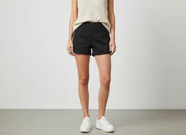 krótkie czarne spodenki materiałowe: ONLY, Szorty damskie, rozmiar S — 9