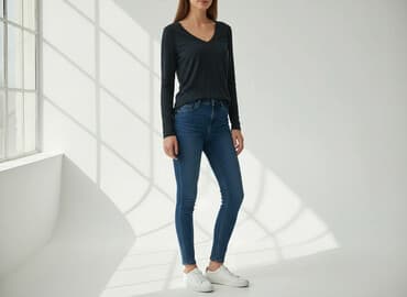 czarne bluzki z dekoltem w serek: Жіноча блуза, розмір S — 1