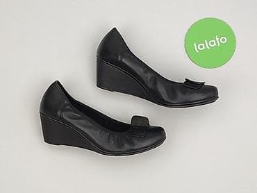 na koturnie: Czarne czółenka na koturnie Lasocki – skóra naturalna - Model — 2