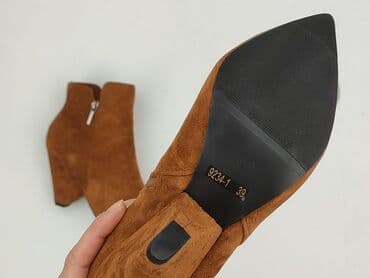 kozaki na grubej podeszwie ccc: Vices, Botki damskie, 39 — 4