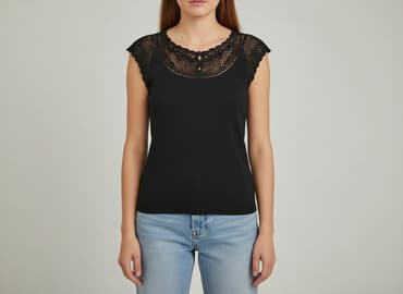 bluzka do spodenek skorzanych: Women's blouse, size S — 1