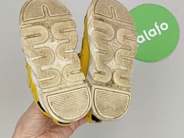 rajstopy czerwone: Buty sportowe 25, Używany — 6