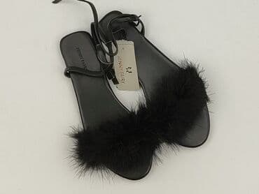 kozaki na grubej podeszwie ccc: Sandały damskie, 38 — 1