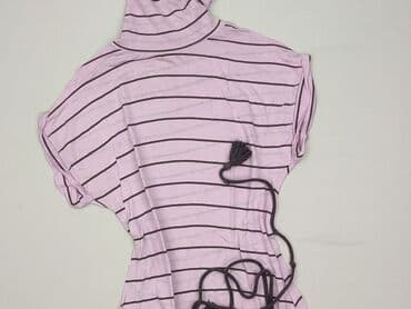 t shirty damskie pod marynarkę: Bershka, Women`s T-shirt, size M (EU 38) — 1