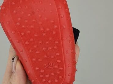 buty dziecięce wsuwane: Kapcie 22, Używany — 5
