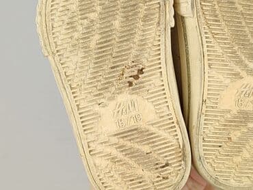 nirvana koszulki: Buciki niemowlęce, H&M, 19, stan - Bardzo dobry — 6