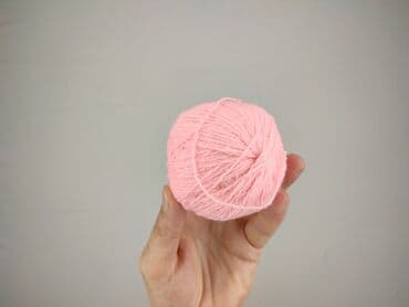 Textile: Przedmiotem ogłoszenia jest motek różowej włóczki, idealny do różnego — 3