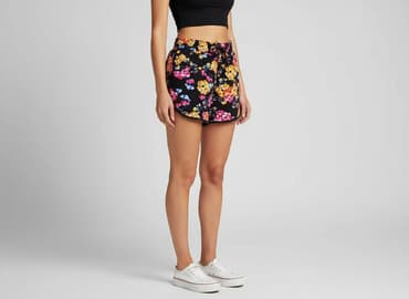 krótkie spodenki damskie elastyczne: Szorty damskie, rozmiar S — 5