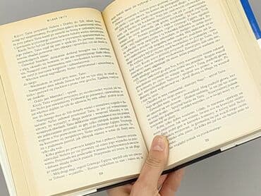Książki: Książka, gatunek - Powieść, stan - Bardzo dobry — 3