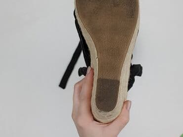 buty na koturnie z futerkiem: Sandały damskie, rozmiar 41 — 9
