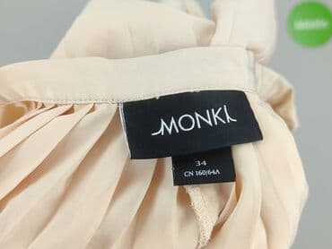 krótkie spodenki i nogi z cellulitem: Monki, Szorty damskie, XS — 4