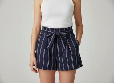 krótkie spodenki z wysokim stanem w paski: Szorty damskie, rozmiar S — 1