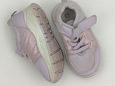 modne bluzki wiosenne: Buty sportowe 22, Używany — 1