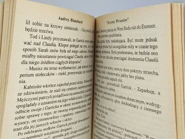 Książki: Książka, gatunek - Powieść, stan - Bardzo dobry — 3