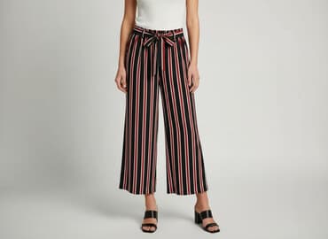 strona z używanymi ubraniami: Material trousers for women, size One size — 1