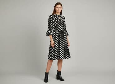 czarna sukienka z rozszerzanymi rękawami: Women`s dress, size S — 1