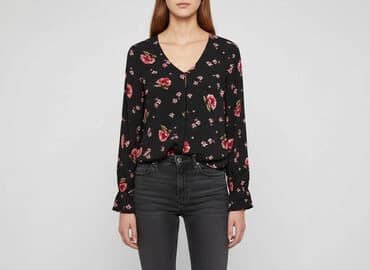 bluzka czarna z dekoltem v: H&M, Women's blouse, size 2XS — 1