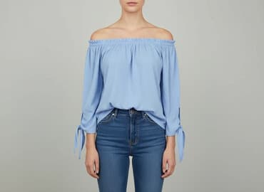 bershka bluzka z dekoltem: Bershka, Women's blouse, size S — 1