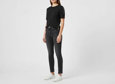 ubrania ciemna strefa: Zara, T-shirt damski, rozmiar S — 1