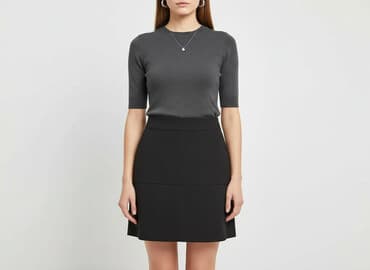 czarne trapezowe spódnice: Women`s skirt, size S — 1