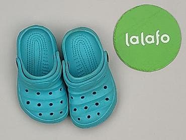 basic tees h: Sandałki 21, Używany — 2