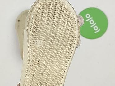 pull and bear szorty: Trampki 24, Używany — 4