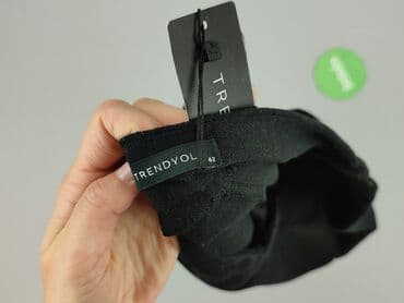 spodenki czarne krótkie: Trendyol, Szorty damskie, rozmiar XL — 4