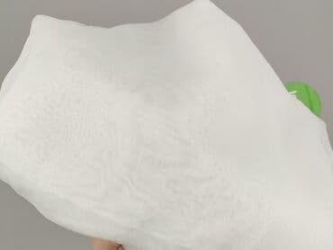 Artykuły papiernicze: Biała firana/woal z delikatnym, tłoczonym wzorem fal/riosów. Materiał — 3