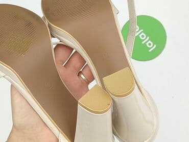 czerwone sandały na słupku ccc: Sandały damskie, 37 — 7