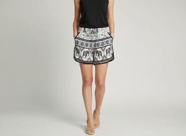 białe krótkie spodenki: Szorty damskie, rozmiar M — 1