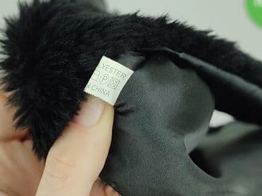 Women: Women`s cape, size One size — 6