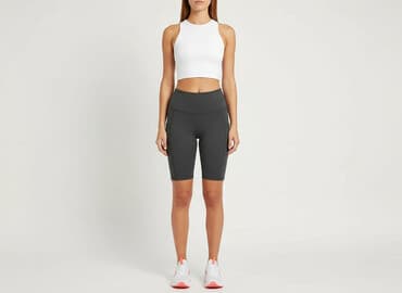 biala koszula i kolarki: Szorty damskie, rozmiar S — 1