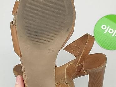 w klapkach tekst: Caprice, Sandały damskie, rozmiar 38.5 — 5