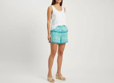 krótkie spodenki kobiece: Szorty damskie, rozmiar M — 1