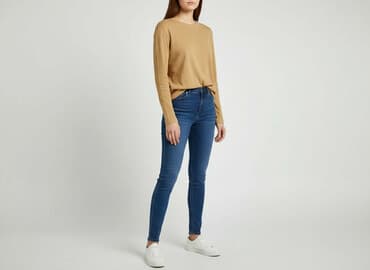 basicowe ubrania: T-shirt damski, rozmiar M — 1