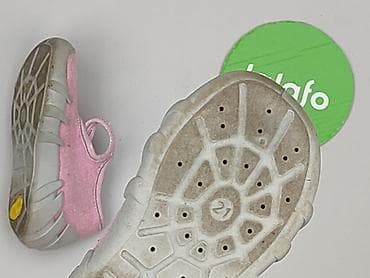 basic tees h: Buty sportowe 21, Używany — 5