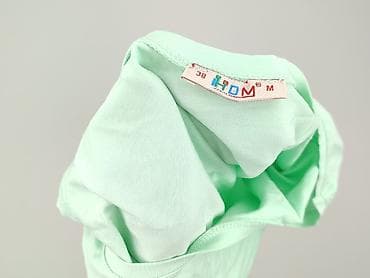 biale trampki mustang: T-shirt damski, rozmiar M — 4