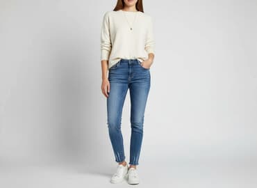 dziurawe dżinsy: Jeansy damskie, rozmiar S — 1