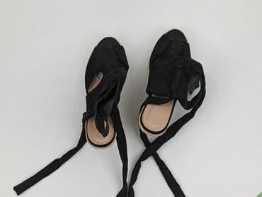 buty na koturnie z futerkiem: Sandały damskie, rozmiar 41 — 2