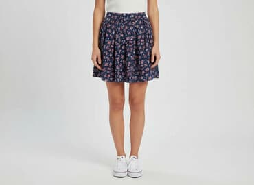 kamera pod spódnicą: Women`s skirt, size XS — 1