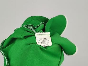 bench crop top: Шорти жіночі, розмір 2XL — 4