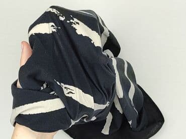 czarne t shirty i marynarka: Bluzka damska, rozmiar S — 5